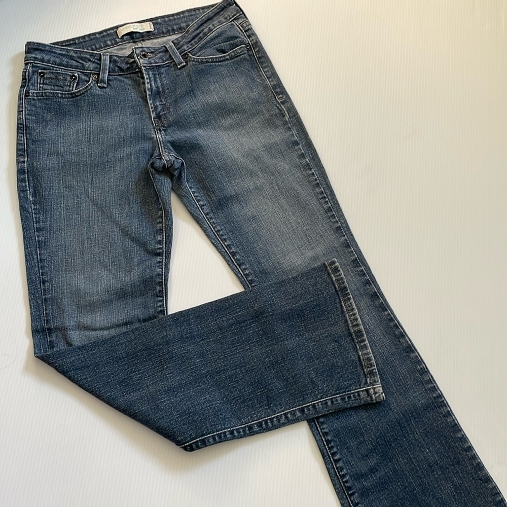 Levi’s 545 low boot cut, flap pocket jeans.  Women’s size 6